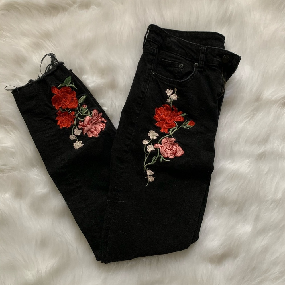 Floral Embroidered Black Jeans!